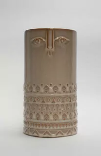 vase christmas table